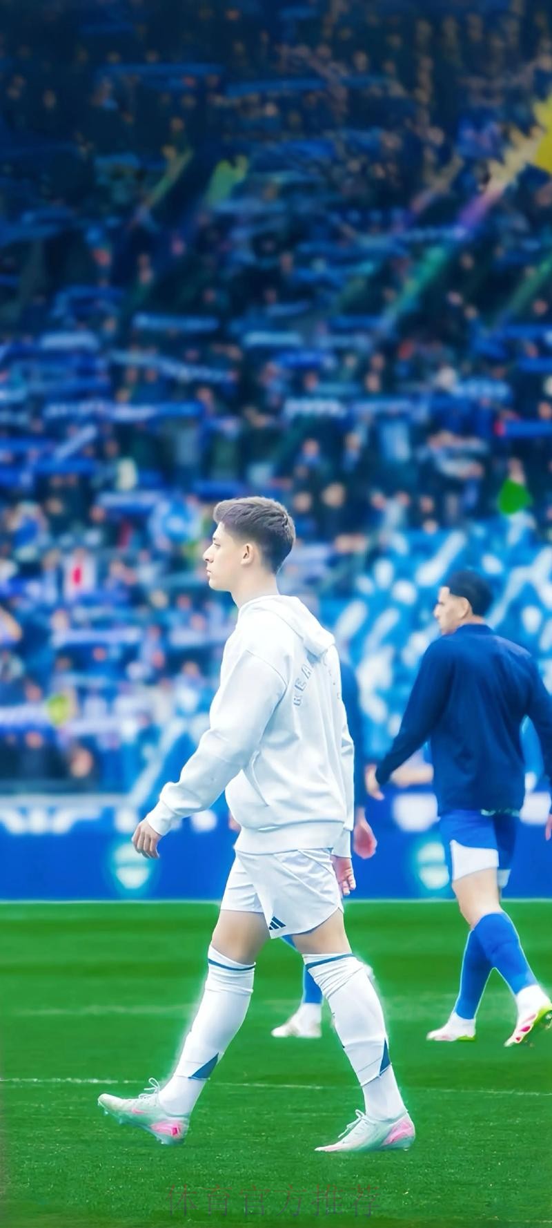 马卡报:美国气温太高 皇马球员训练时抹防晒霜 马卡报:美国气温太高 皇马球员训练时抹防晒霜